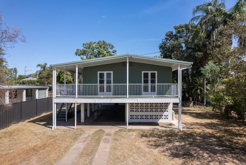 93 Anakie St, Emerald QLD 4720 - Thumbnail 2