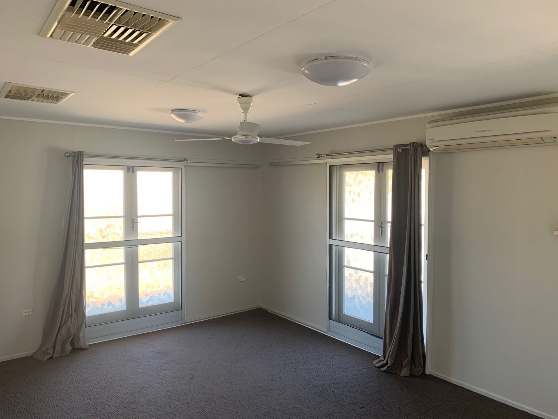 93 Anakie St, Emerald QLD 4720 - Thumbnail 4