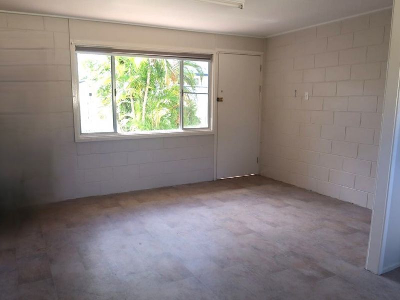 Unit 2 / 20 Old Airport Dr, Emerald QLD 4720 - Thumbnail 2