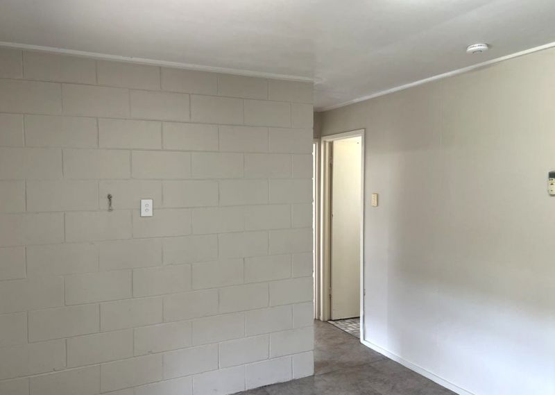 Unit 2 / 20 Old Airport Dr, Emerald QLD 4720 - Thumbnail 3