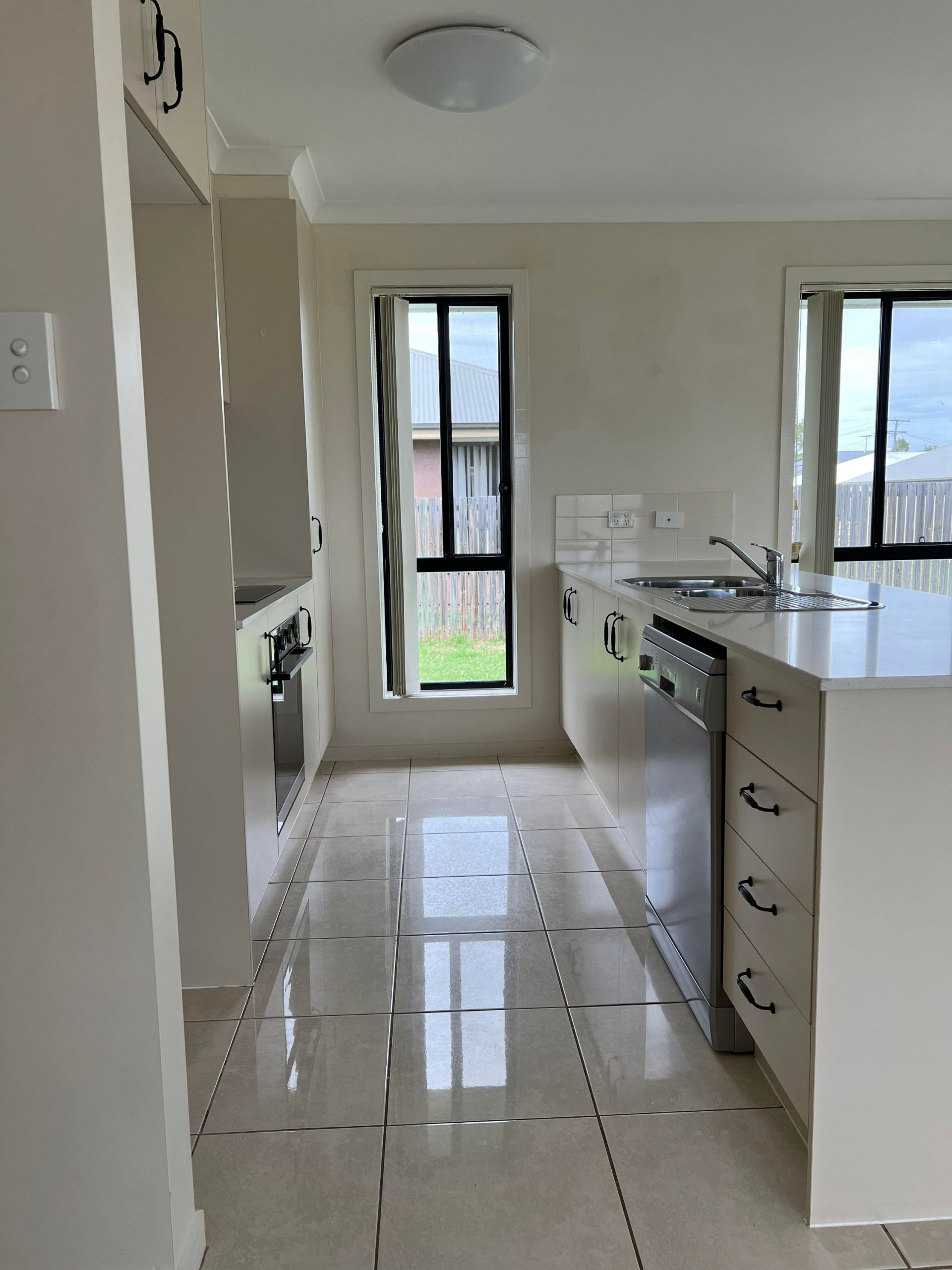 14 Jade St, Emerald QLD 4720 - Thumbnail 4