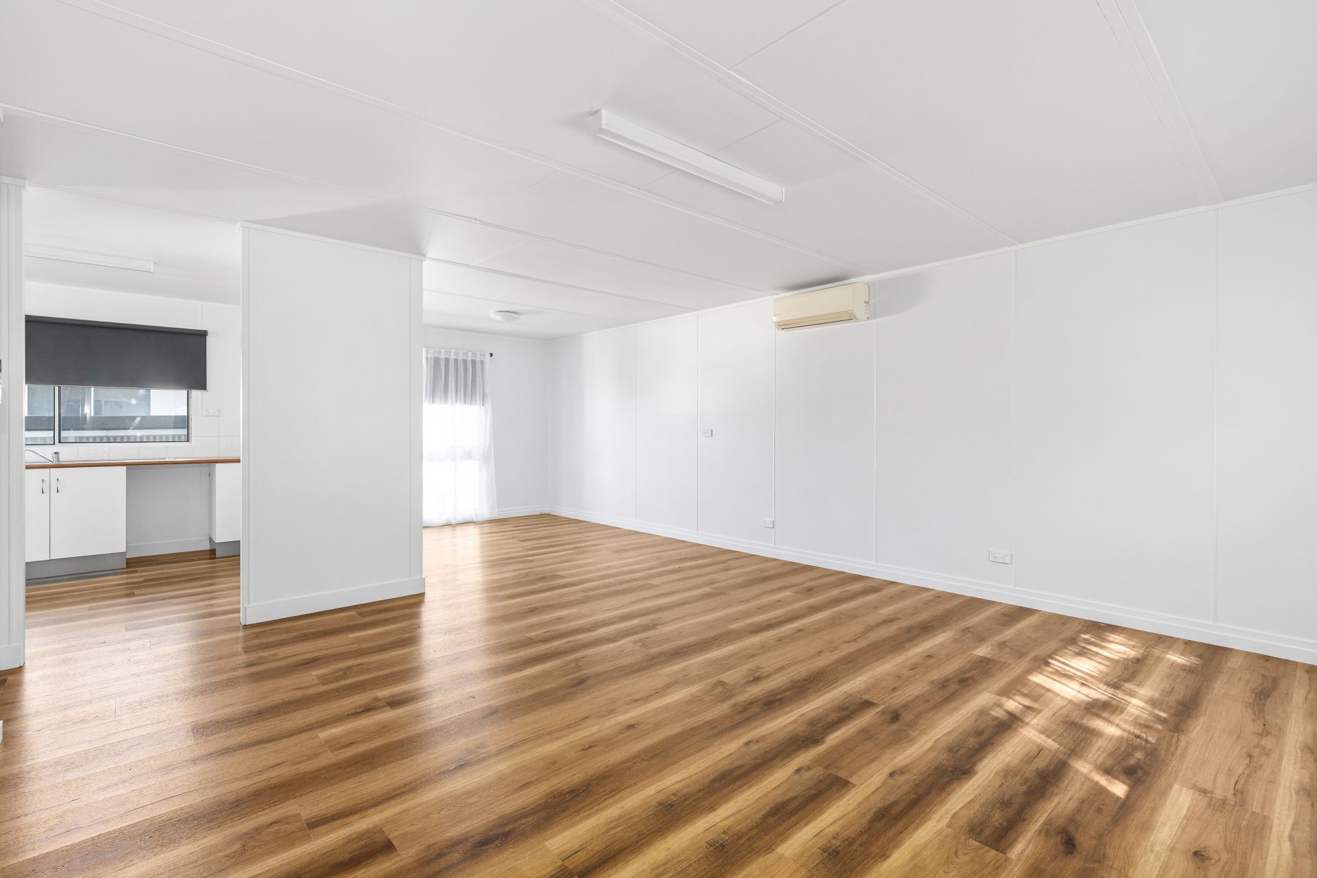 Unit 1a / 1 Edwards Pl, Emerald QLD 4720 - Thumbnail 3