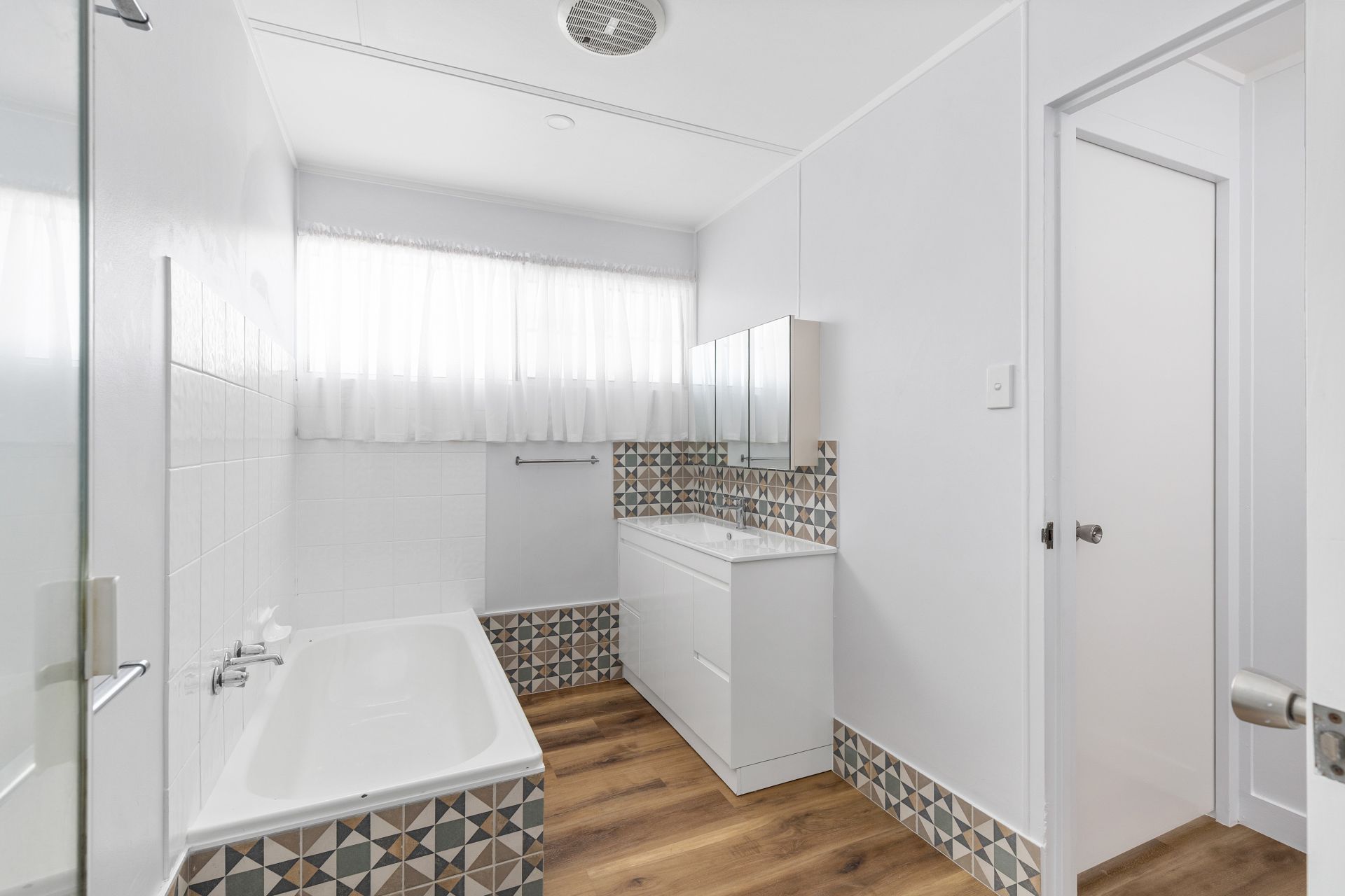 Unit 1a / 1 Edwards Pl, Emerald QLD 4720 - Thumbnail 12