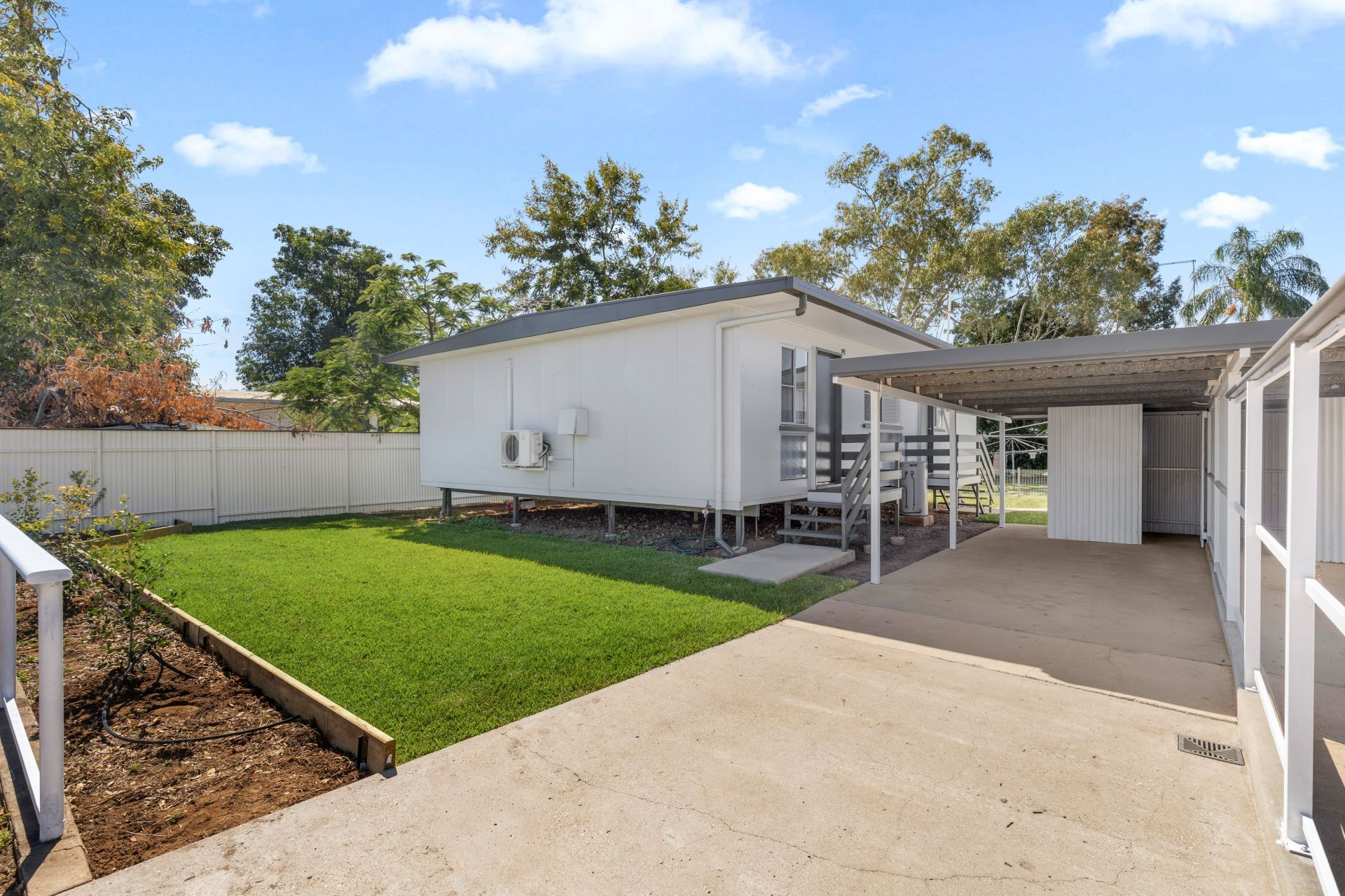 Unit 1a / 1 Edwards Pl, Emerald QLD 4720