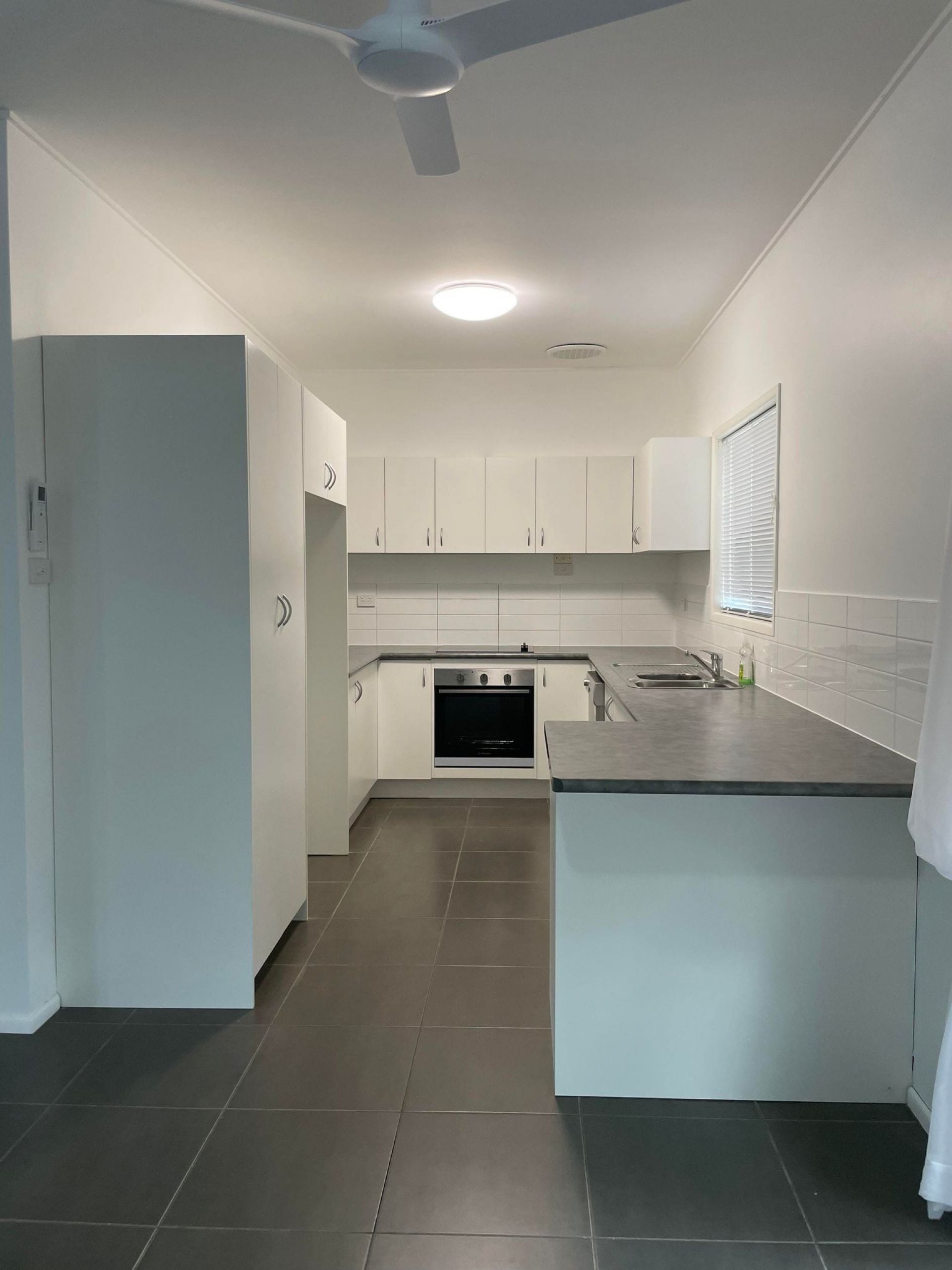 2 Pryor Pl, Emerald QLD 4720 - Thumbnail 5