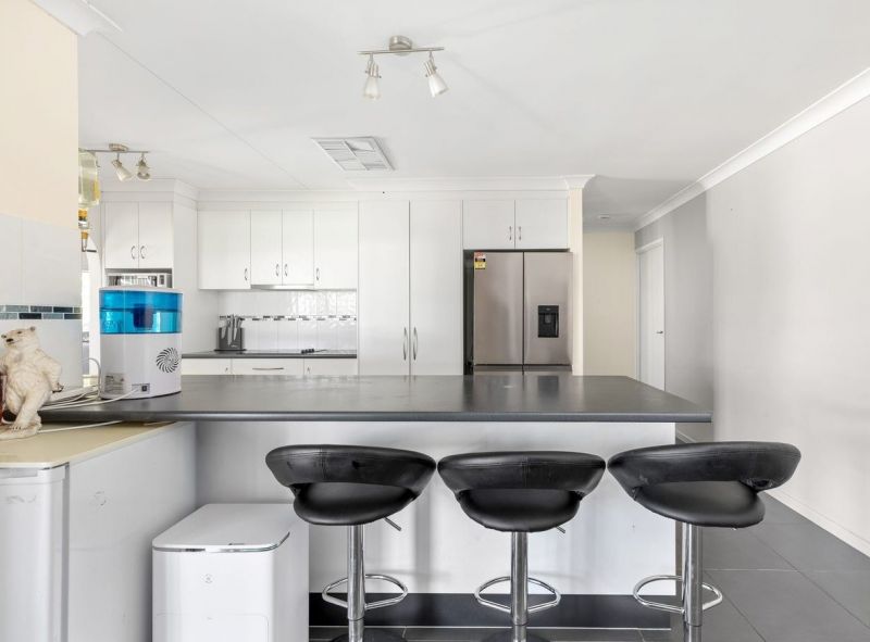 11 Louisa Ct, Emerald QLD 4720 - Thumbnail 6