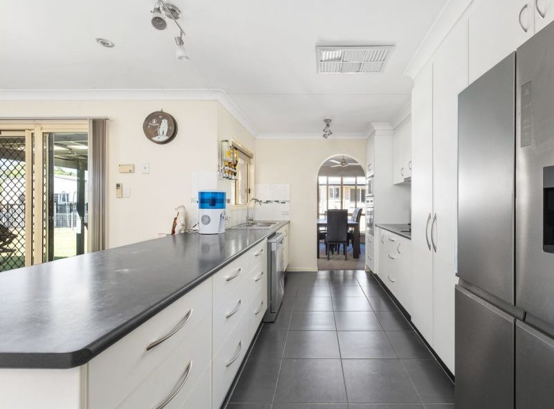 11 Louisa Ct, Emerald QLD 4720 - Thumbnail 7