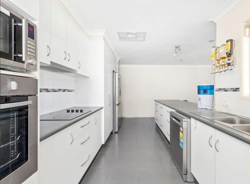 11 Louisa Ct, Emerald QLD 4720 - Thumbnail 8