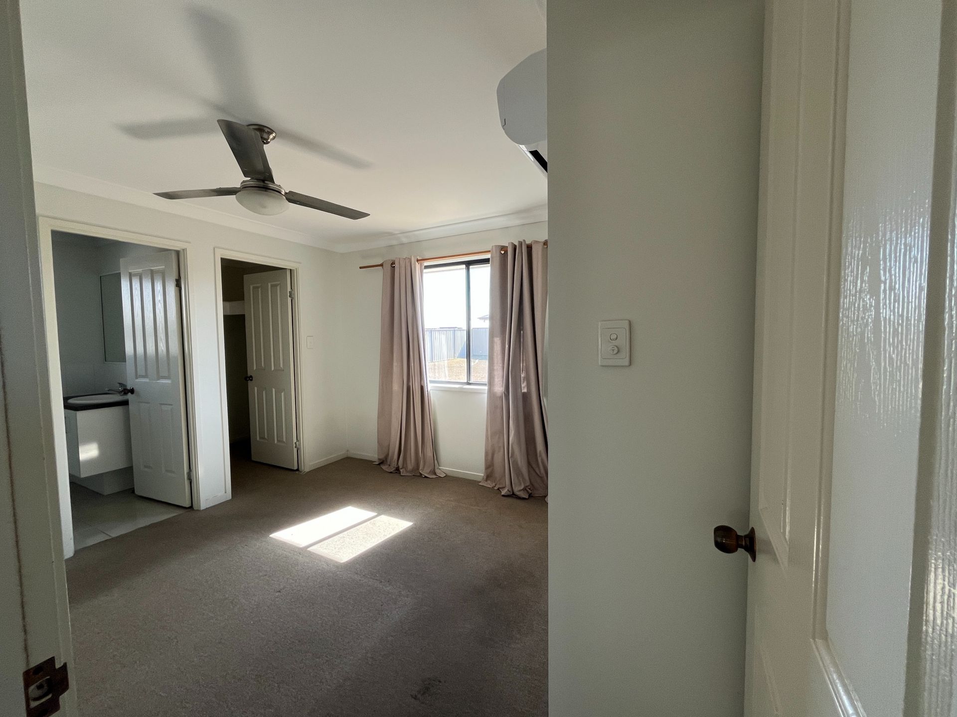1 Newman Dr, Emerald QLD 4720 - Thumbnail 5