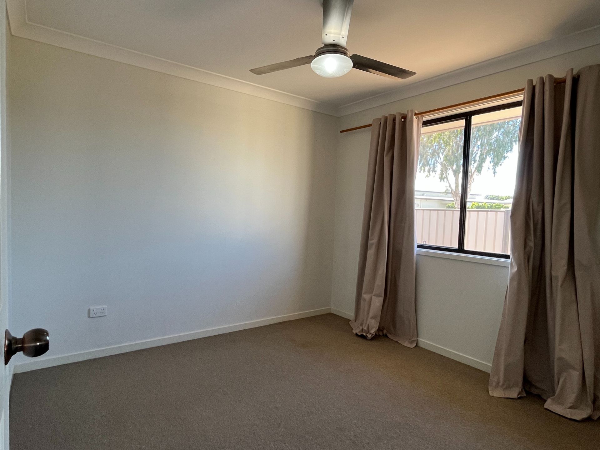 1 Newman Dr, Emerald QLD 4720 - Thumbnail 8