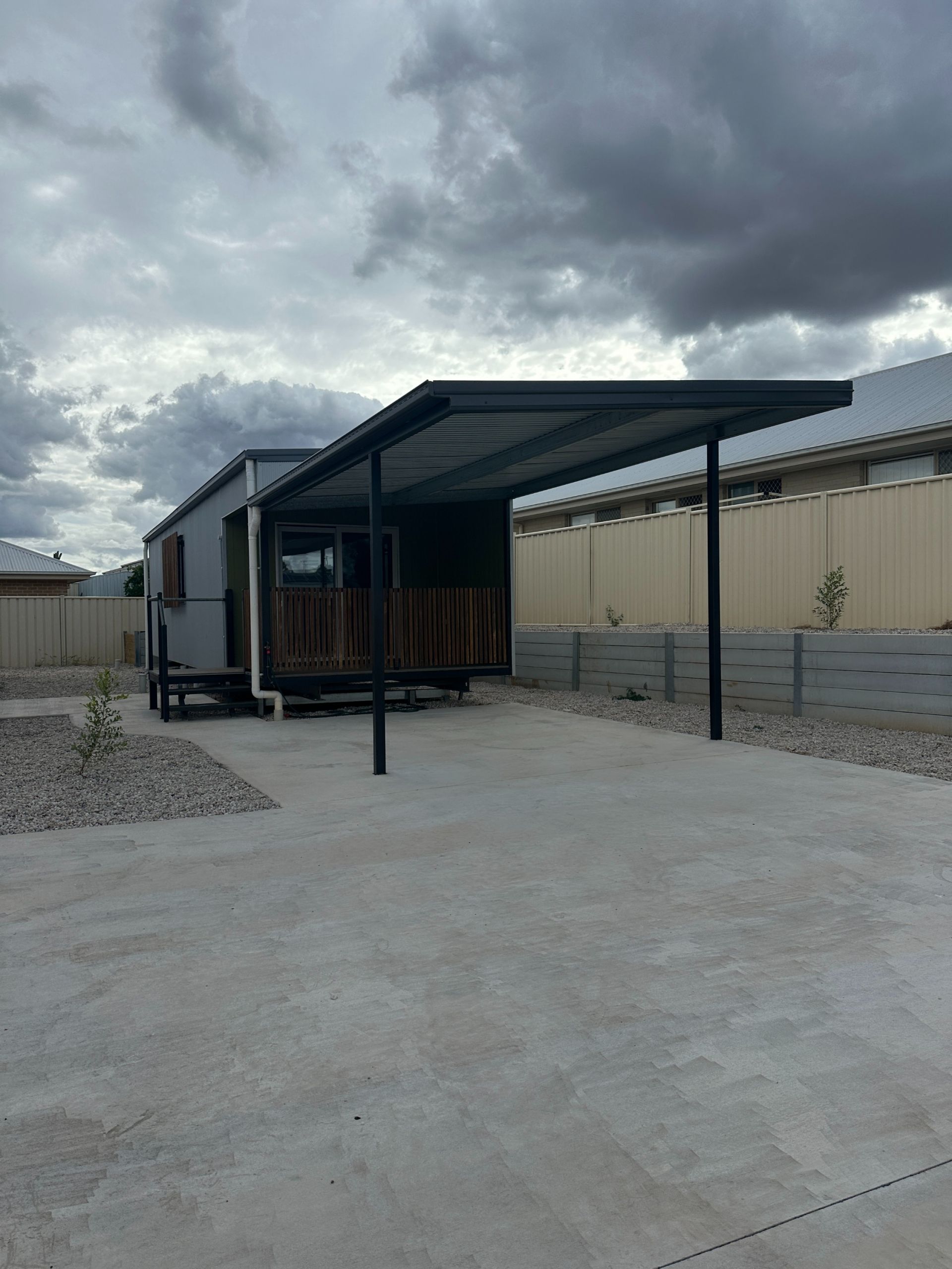 Unit 1 / 2 Hillcrest St, Emerald QLD 4720 - Thumbnail 2
