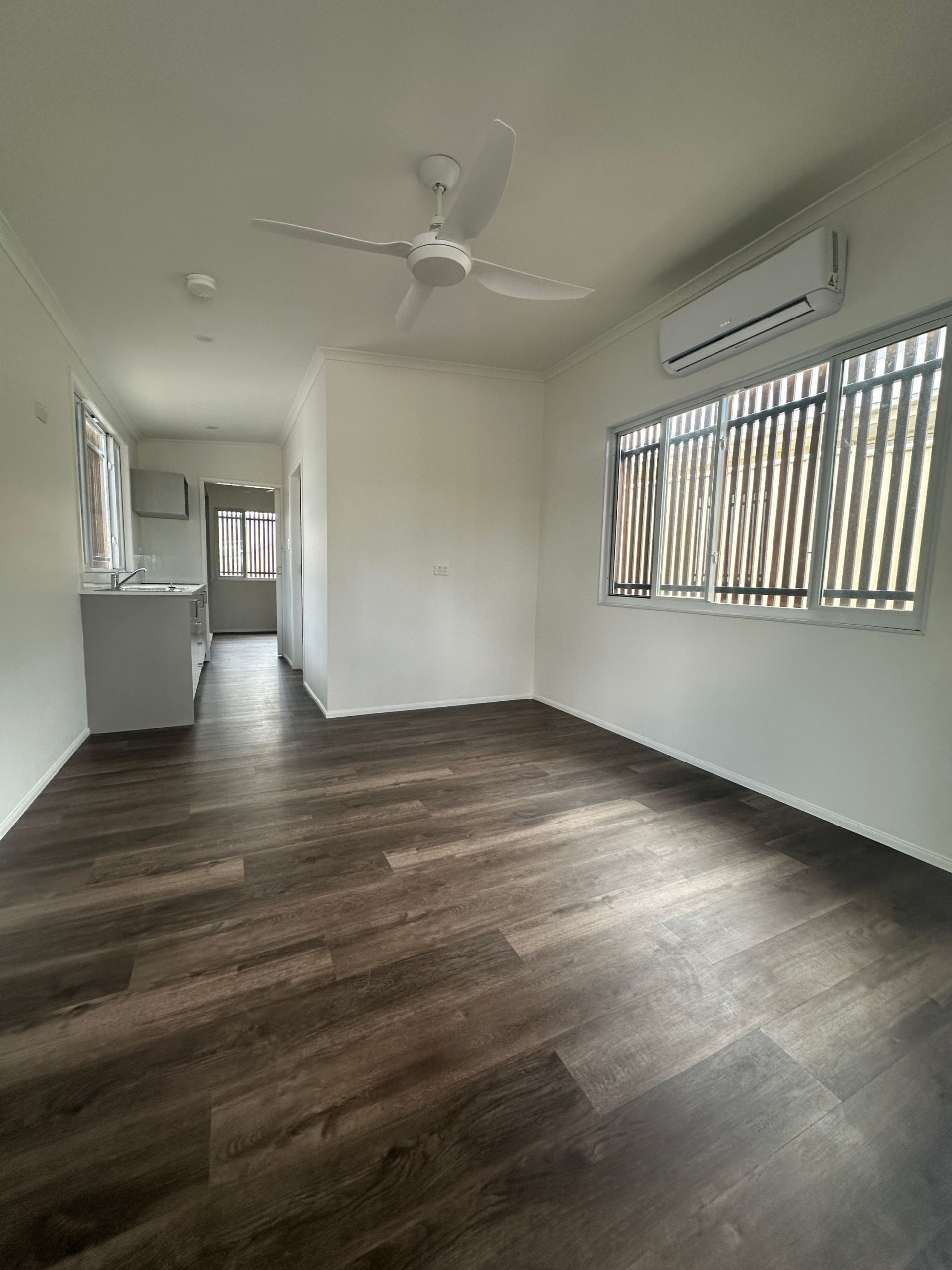 Unit 1 / 2 Hillcrest St, Emerald QLD 4720 - Thumbnail 6