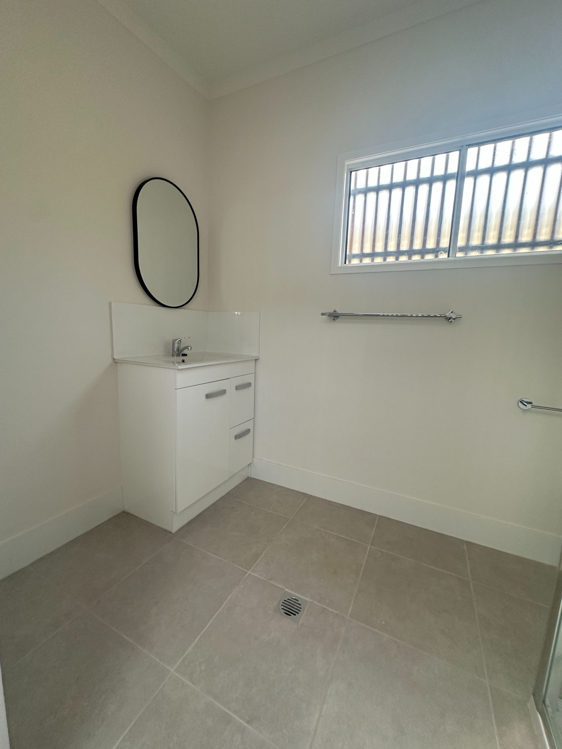 Unit 1 / 2 Hillcrest St, Emerald QLD 4720 - Thumbnail 9