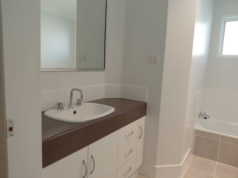 7 Park Av, Emerald QLD 4720 - Thumbnail 13