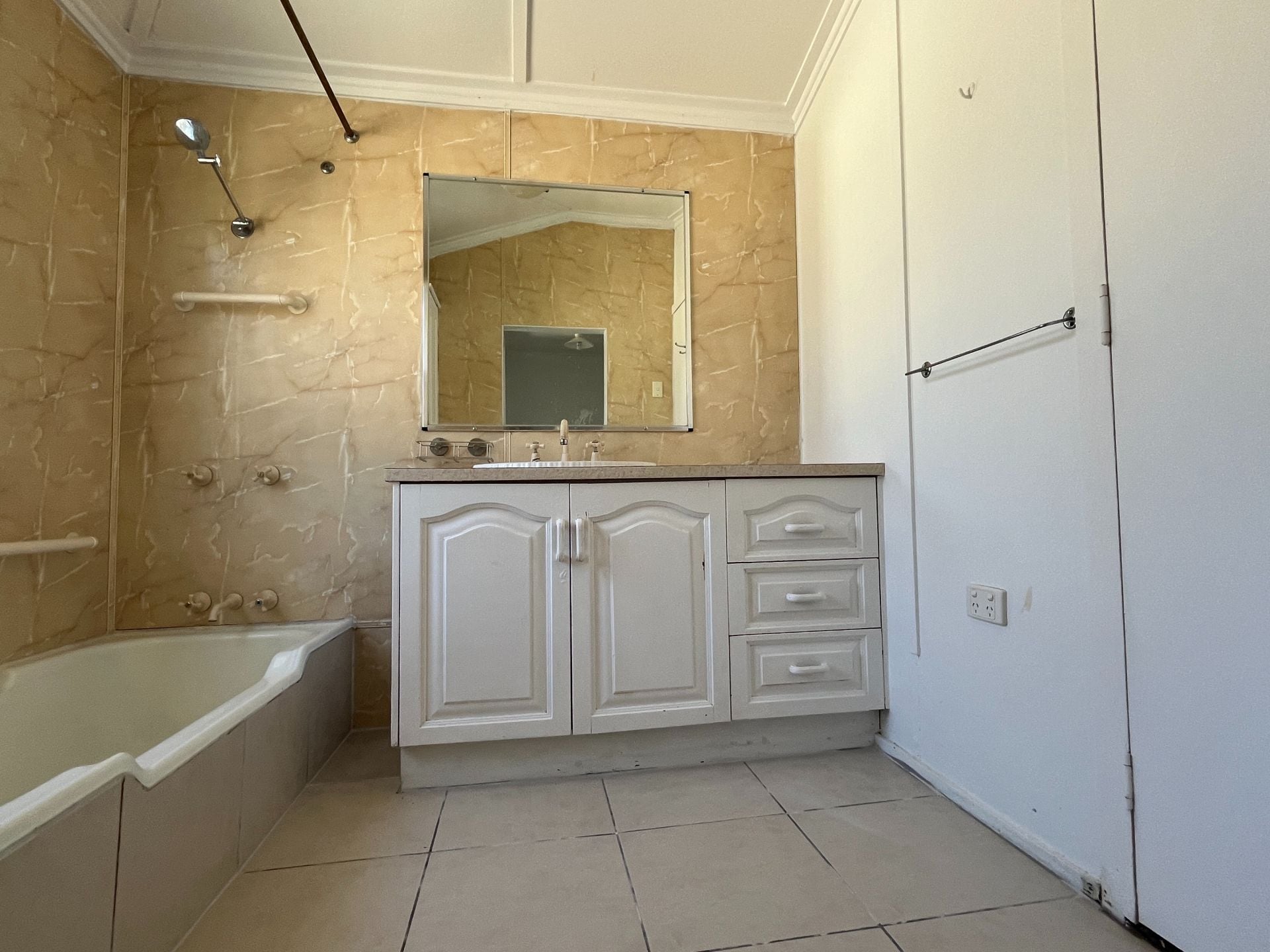 65 Retro St, Emerald QLD 4720 - Thumbnail 15