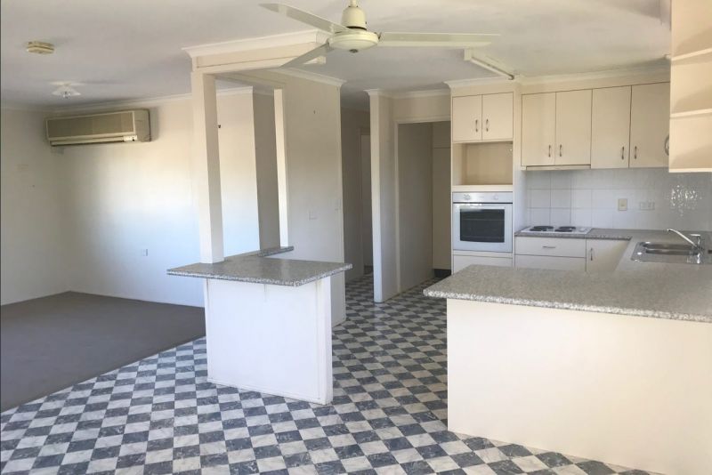 7 Delta Pine Pl, Emerald QLD 4720 - Thumbnail 3
