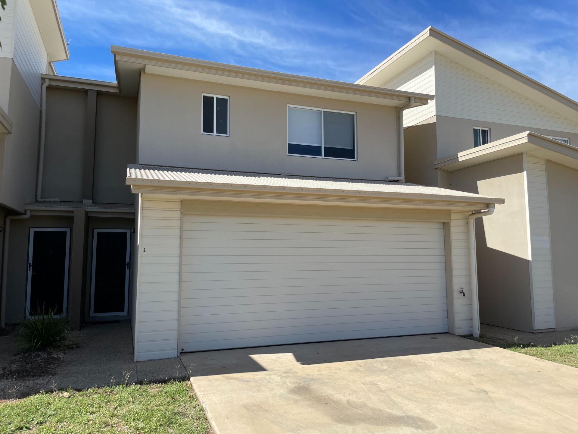 Unit 2 / 6 Sullivan St, Emerald QLD 4720 - Thumbnail 2