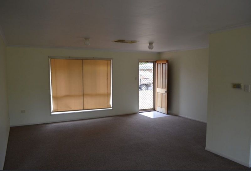 33 Jacqueline Dr, Emerald QLD 4720 - Thumbnail 2