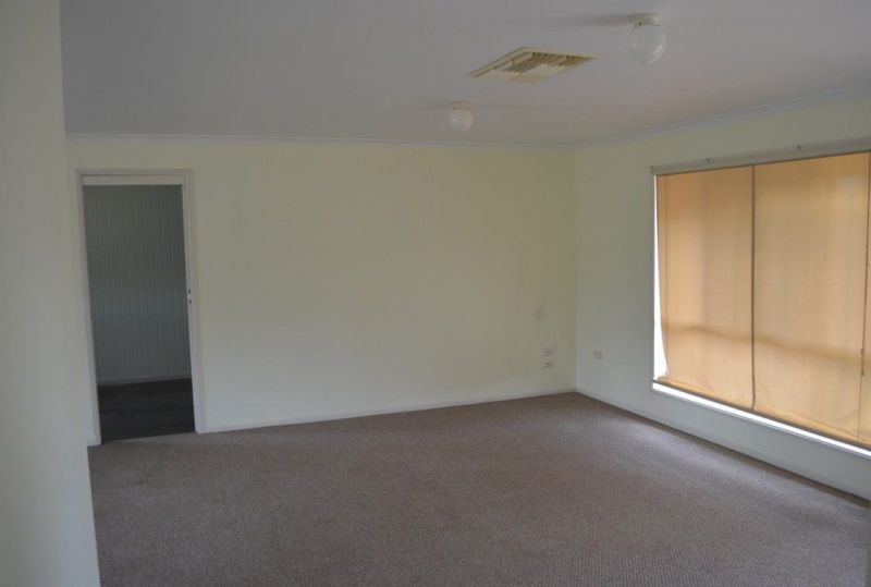 33 Jacqueline Dr, Emerald QLD 4720 - Thumbnail 4