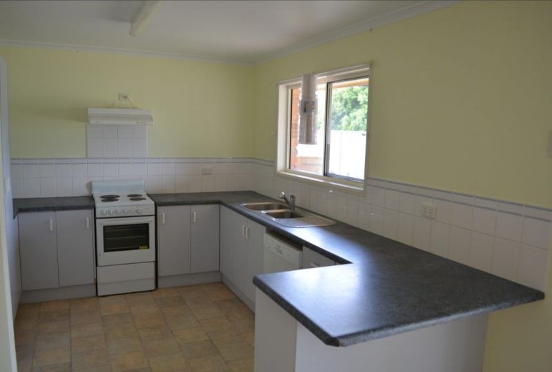 33 Jacqueline Dr, Emerald QLD 4720 - Thumbnail 6