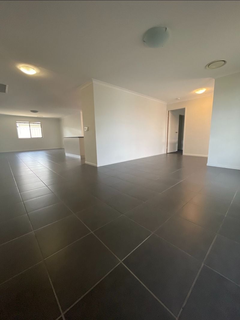 Unit 2 / 54 Lakeside Dr, Emerald QLD 4720 - Thumbnail 3