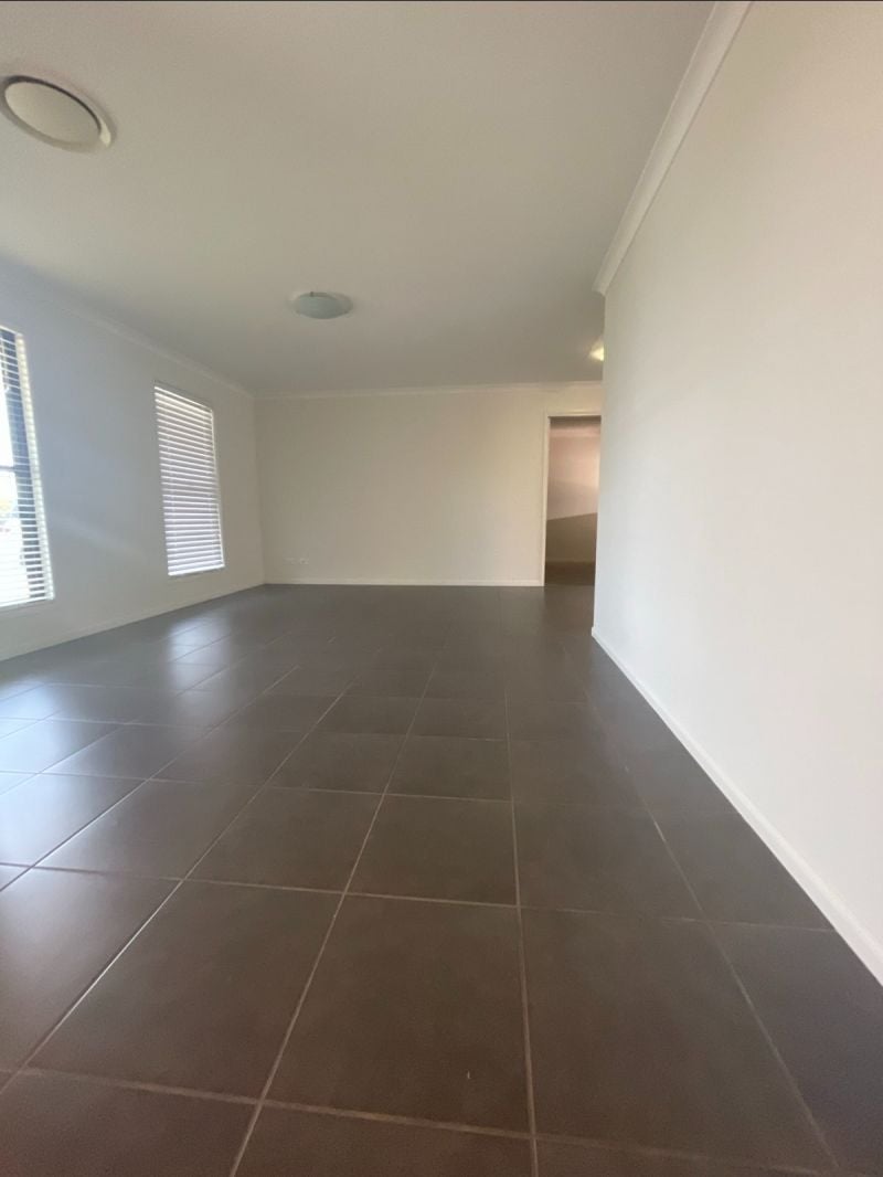 Unit 2 / 54 Lakeside Dr, Emerald QLD 4720 - Thumbnail 4