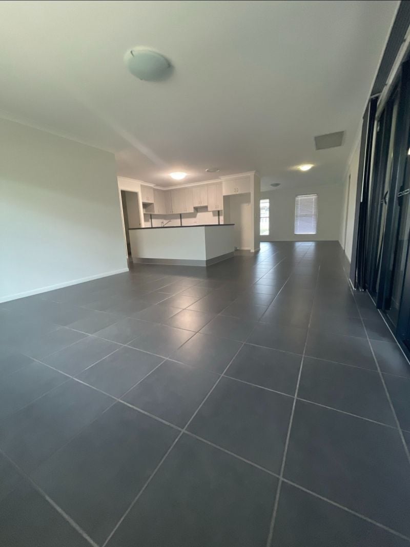 Unit 2 / 54 Lakeside Dr, Emerald QLD 4720 - Thumbnail 5