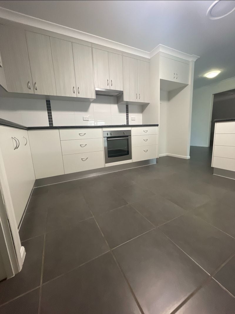 Unit 2 / 54 Lakeside Dr, Emerald QLD 4720 - Thumbnail 6