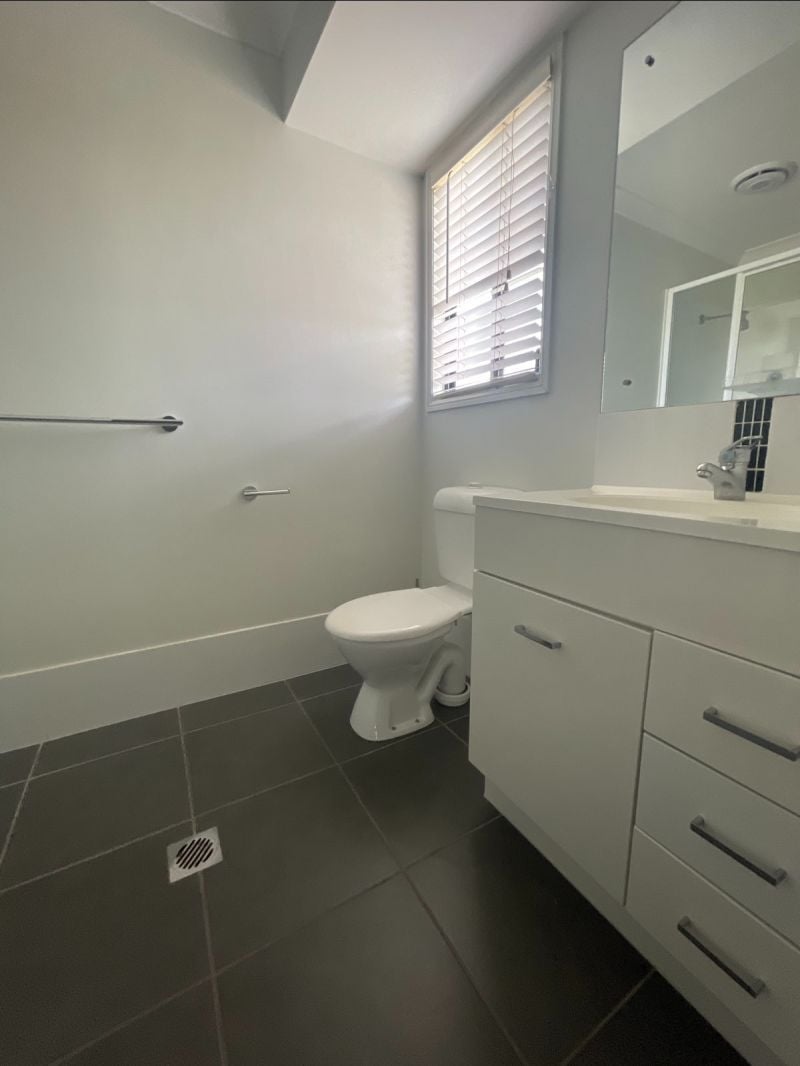 Unit 2 / 54 Lakeside Dr, Emerald QLD 4720 - Thumbnail 12