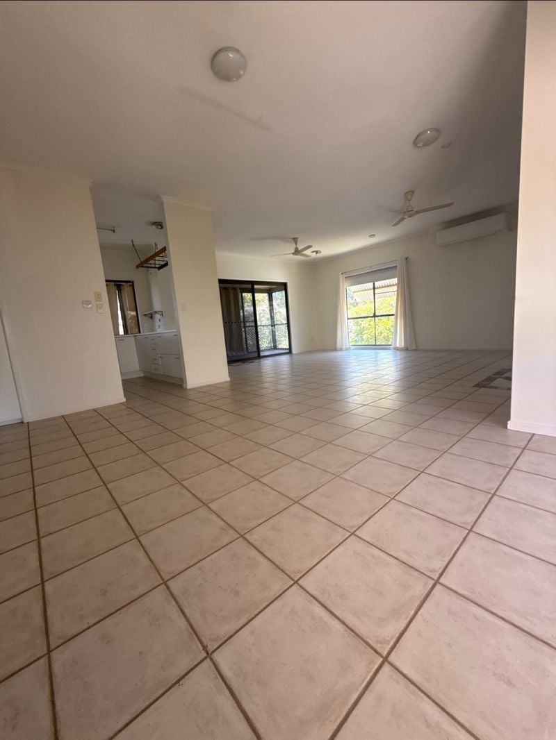 7 Andrew Pl, Emerald QLD 4720 - Thumbnail 4