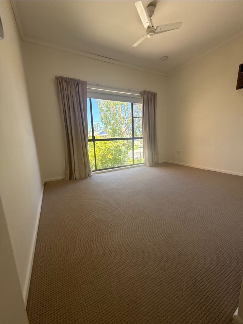 7 Andrew Pl, Emerald QLD 4720 - Thumbnail 9