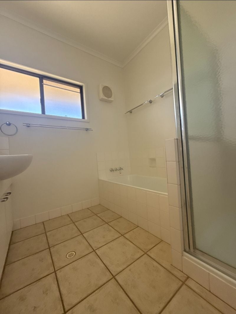 7 Andrew Pl, Emerald QLD 4720 - Thumbnail 14